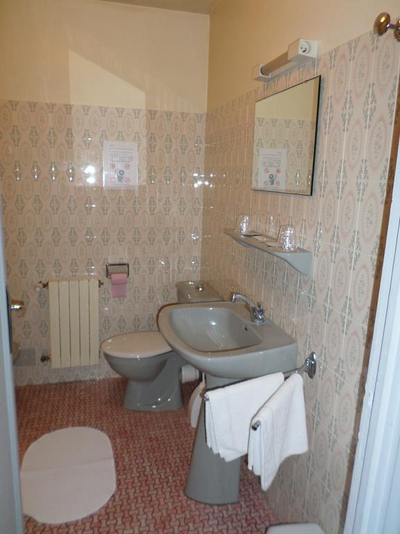 Hotel Du Littoral Camoël الغرفة الصورة